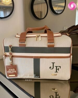 Mala Madison – Linho bege cru com detalhes caramelo e fita verde